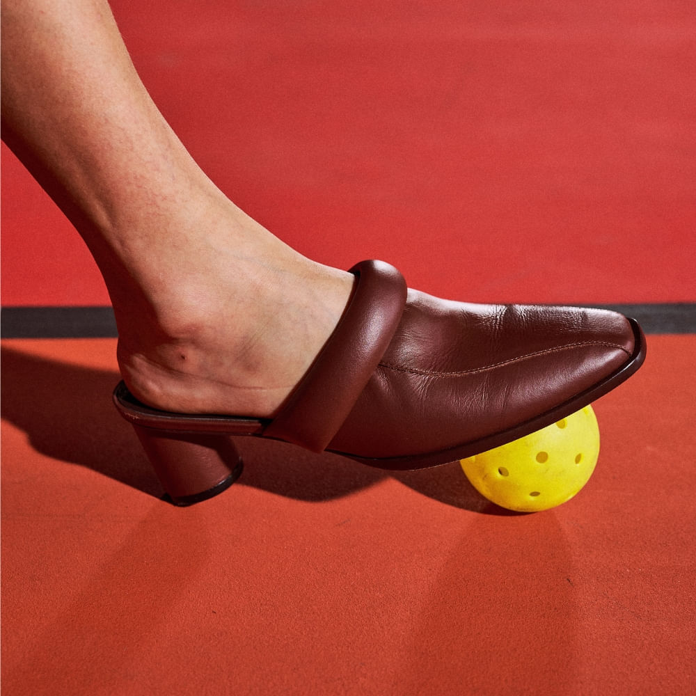 Mule Tomie Couro Adô Cor Marrom Cacau