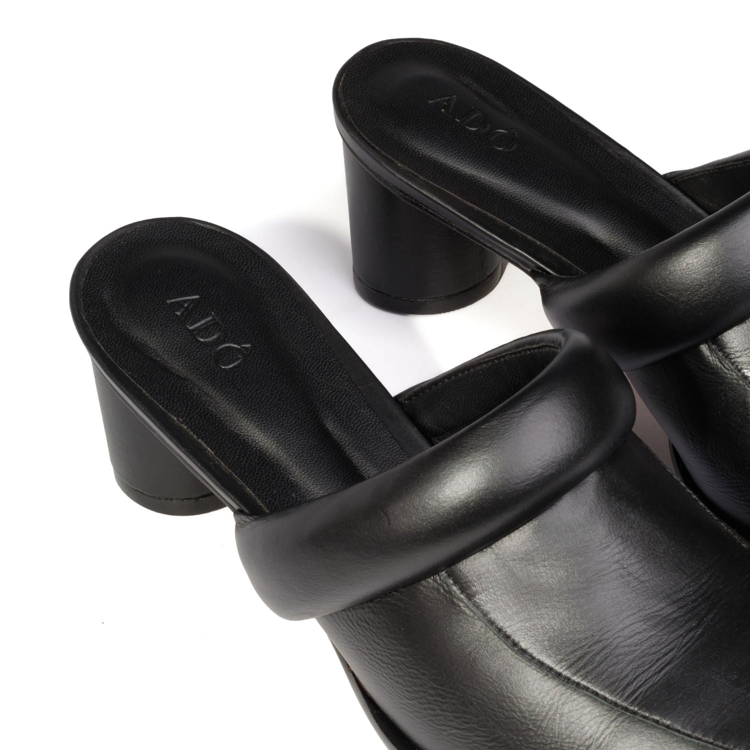 Mule Tomie Couro Adô Cor Preto