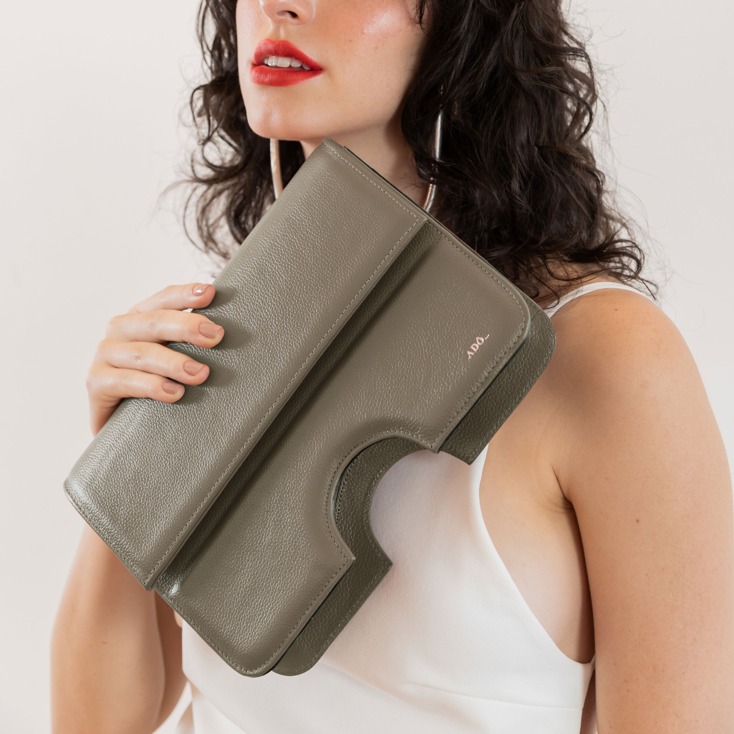 Bolsa Opening Couro Adô Cor Cinza Fendi