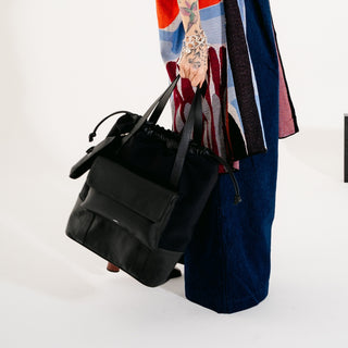 Bolsa Mochila Collab Cris g Adô Cor Preto