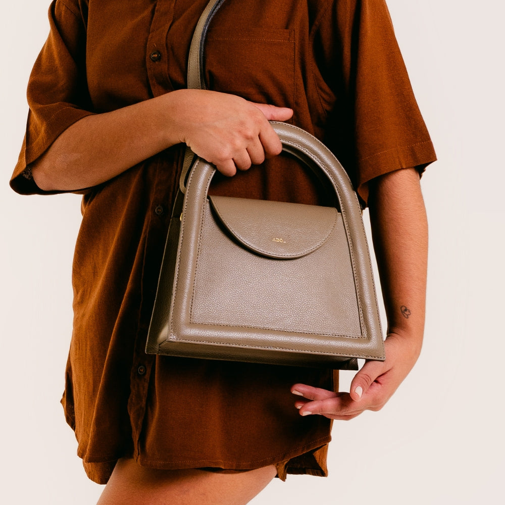 Bolsa Bambini Couro Adô Cor Cinza Fendi