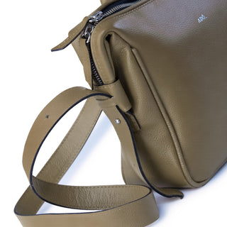 Bolsa Tab Mini Couro Adô Cor Cinza Fendi