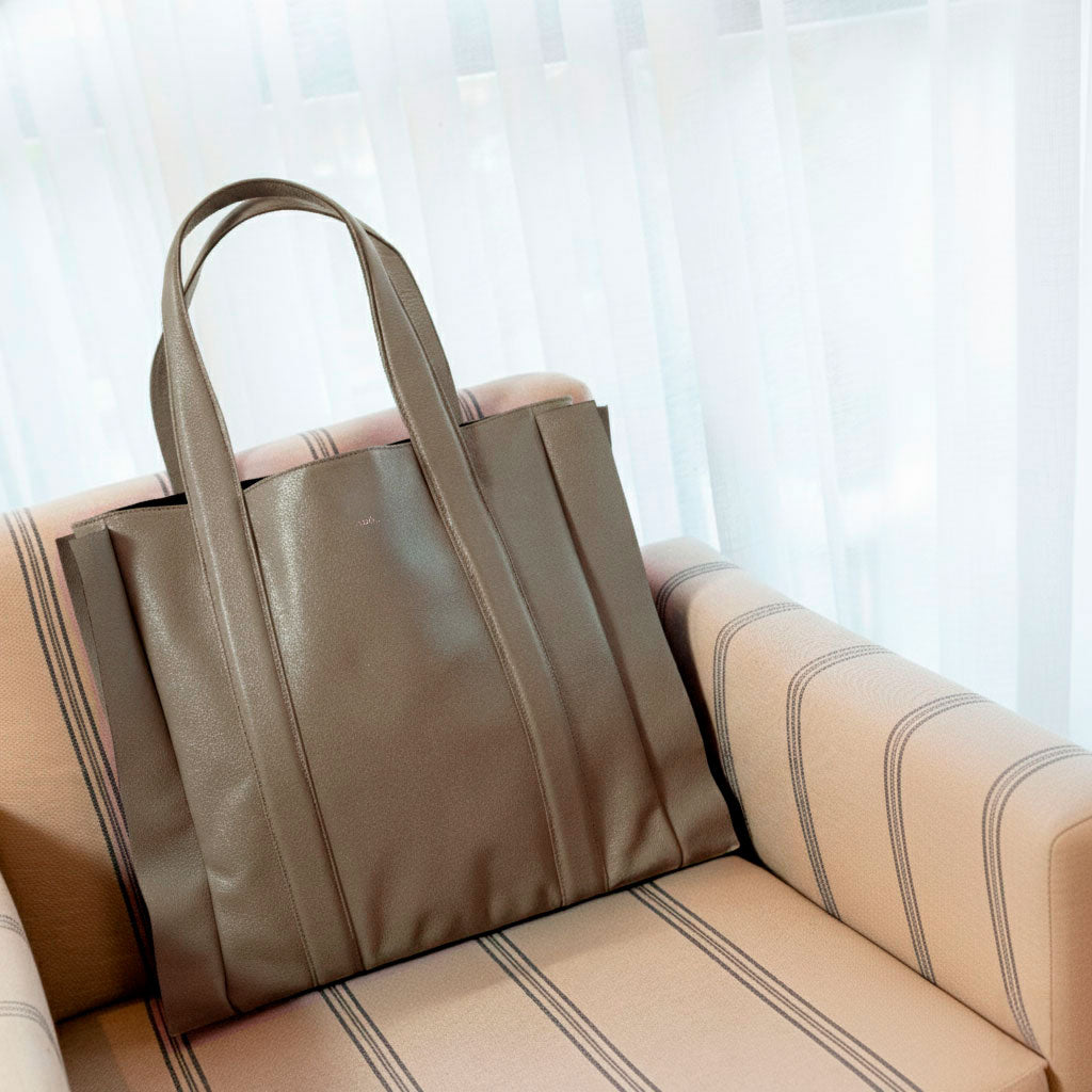 Bolsa Umbra Couro Adô Cor Cinza Fendi