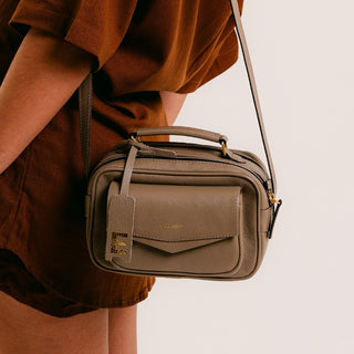 Bolsa Brick E Pequena Couro Adô Cor Cinza Fendi