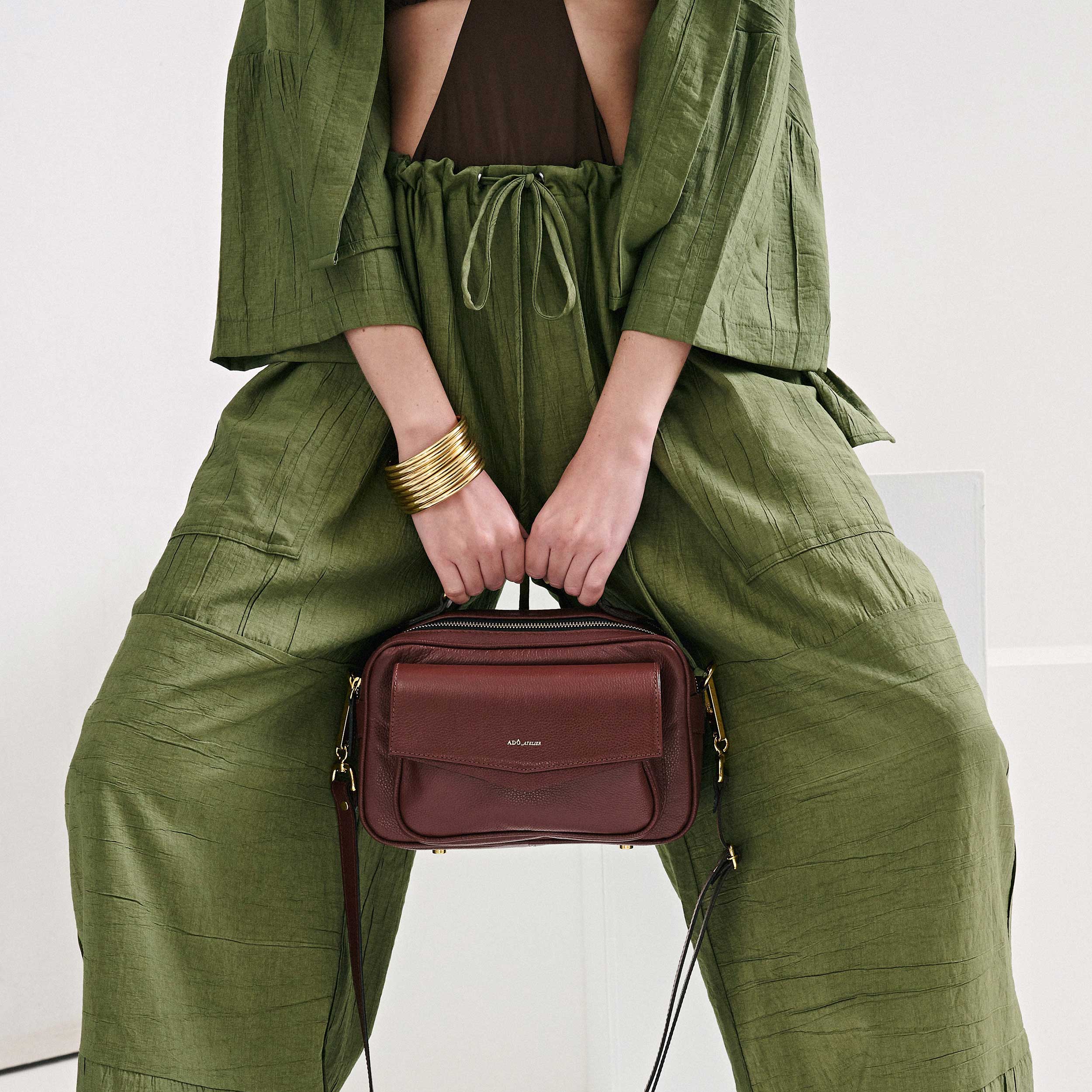 Bolsa Brick Media Couro Adô Cor Marrom Cacau