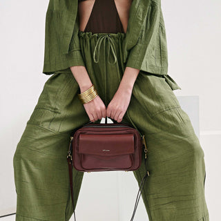 Bolsa Brick Media Couro Adô Cor Marrom Cacau