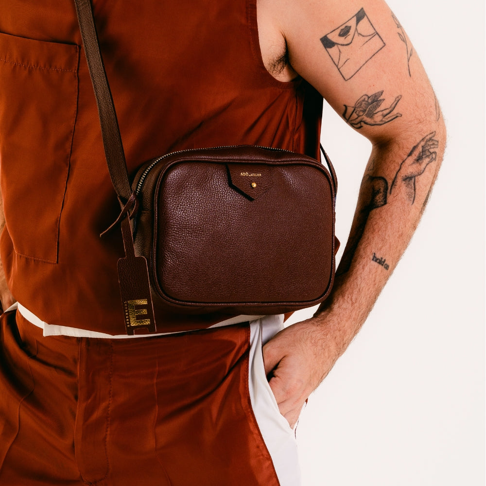 Bolsa Cla e Pequena Couro Adô Cor Marrom Cacau