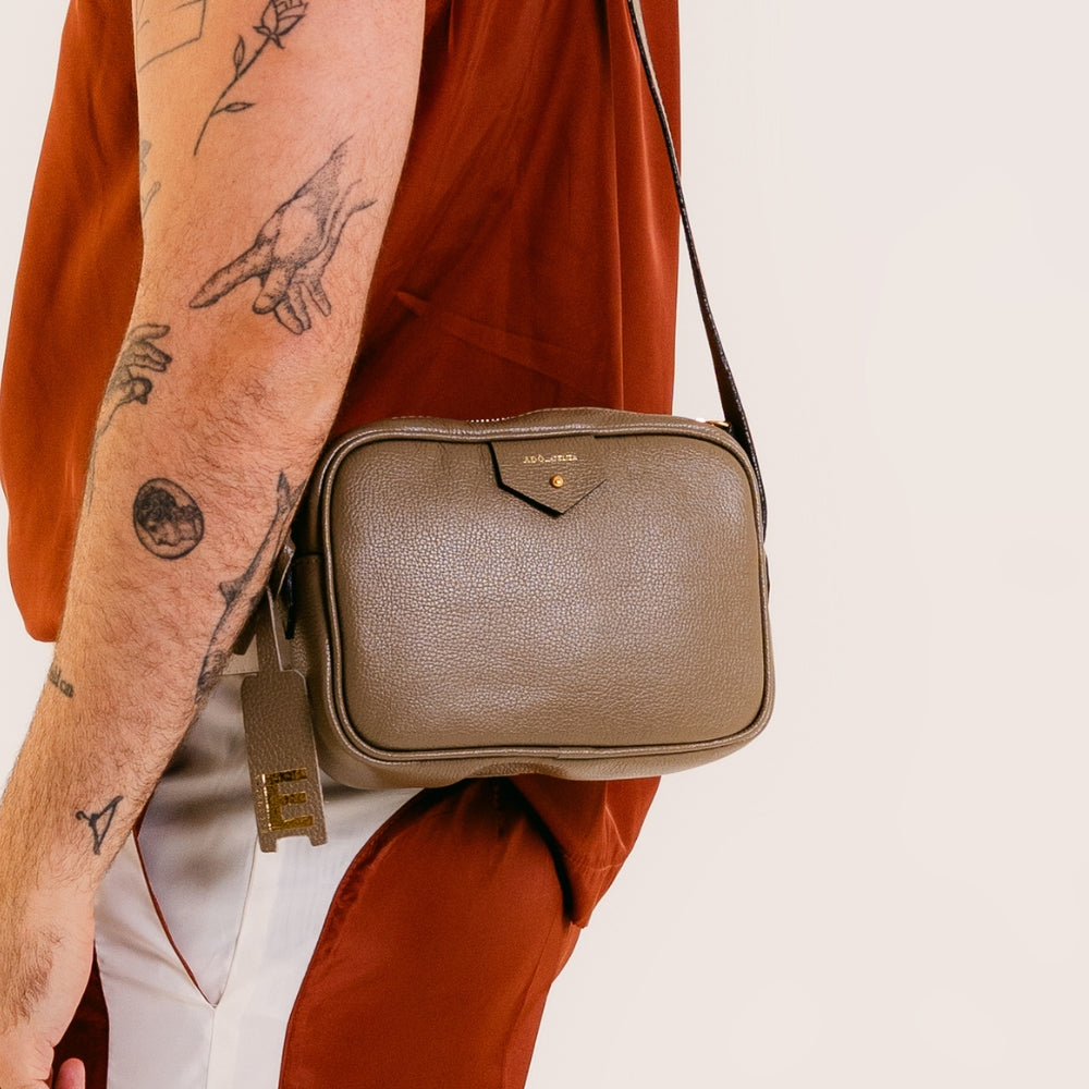 Bolsa Cla e Pequena Couro Adô Cor Cinza Fendi