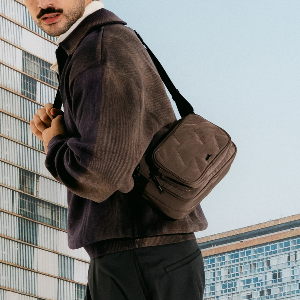 Bolsa Cla Sling Nylon Matte Adô Cor Cinza Matte