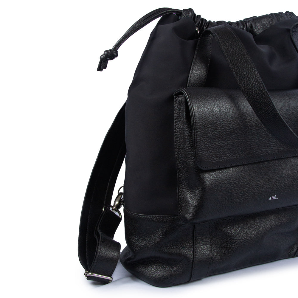 Bolsa Mochila Collab Cris g Adô Cor Preto