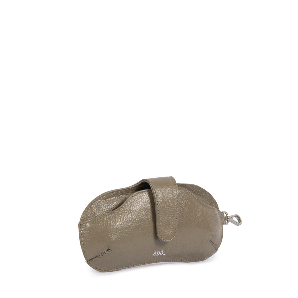 Porta Oculos Collab Cris Couro Adô Cor Cinza Fendi