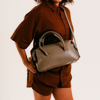 Bolsa Tab Couro Adô Cor Cinza Fendi