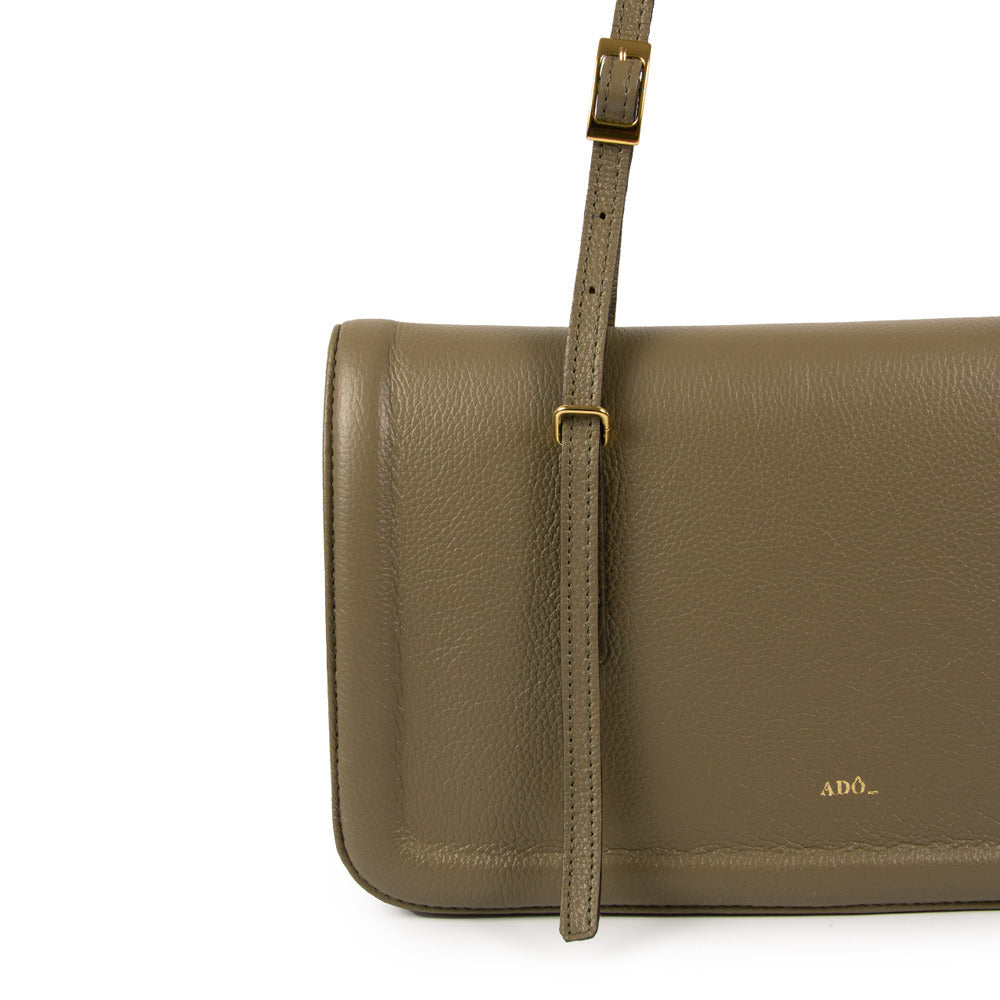 Bolsa Envelope Couro Adô Cor Cinza Fendi