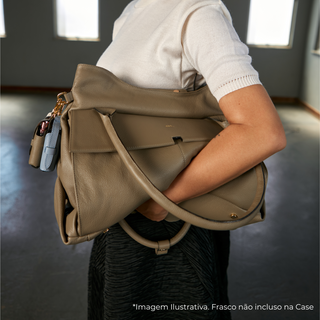 BOLSA COLLAB AMANDA COURO ADÔ COR CINZA FENDI