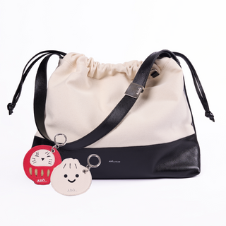 KIT BOLSA BUCKET PRETO + 2 CHARMS