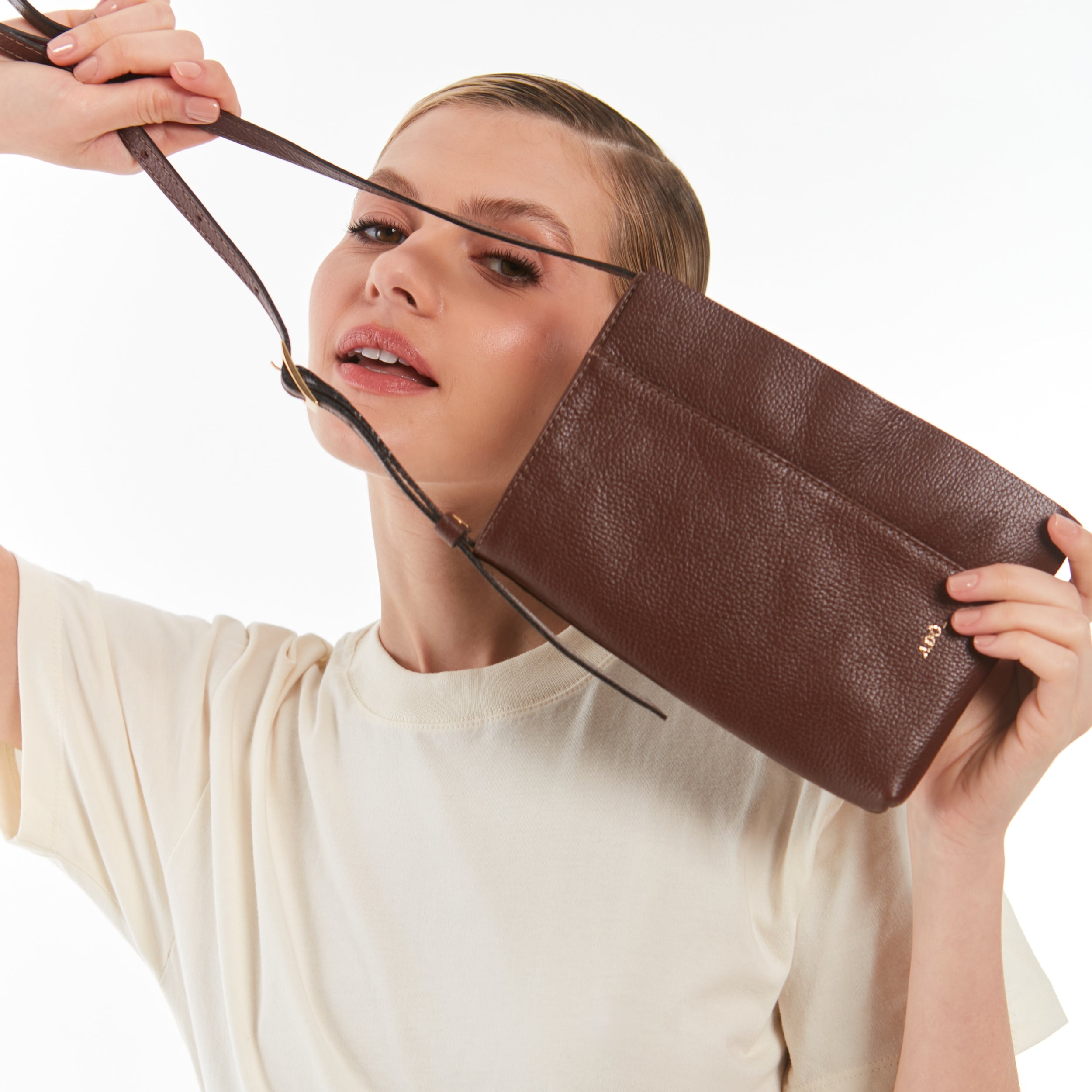 Bolsa Porta Celular Umbra Adô Cor Marrom Cacau