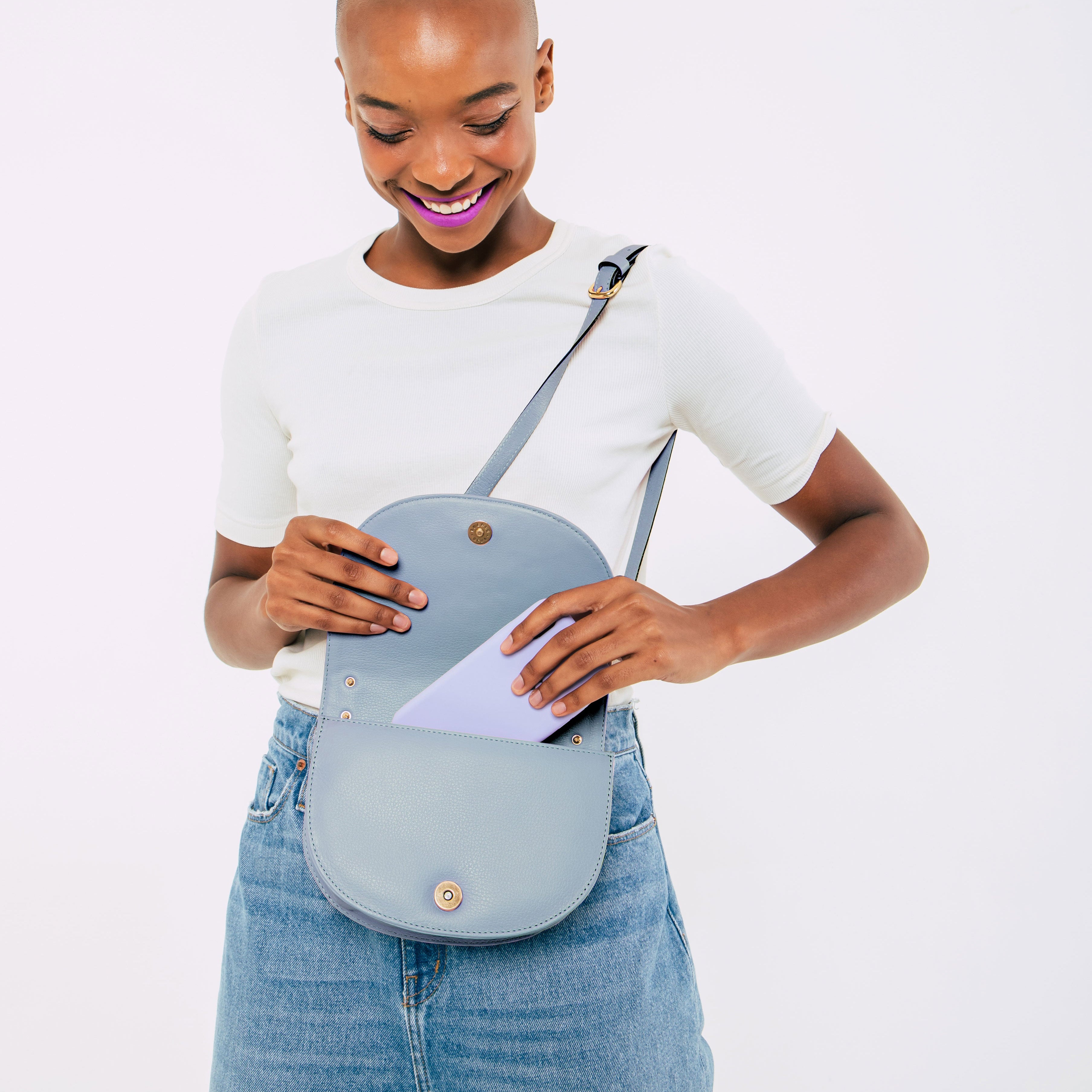 Bolsa Oli Pequena Couro Adô Cor Azul Glacial