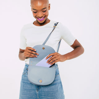 Bolsa Oli Pequena Couro Adô Cor Azul Glacial