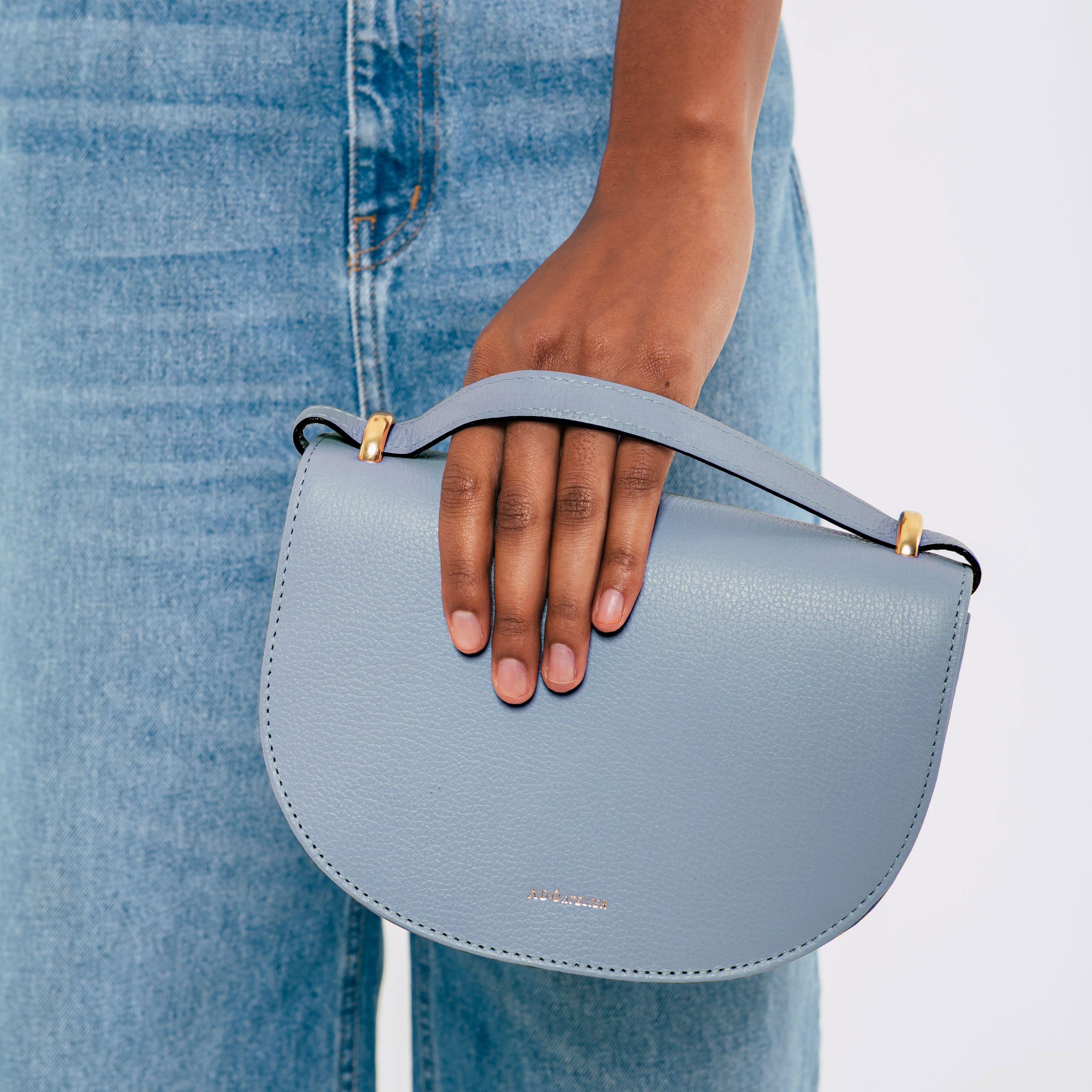 Bolsa Oli Pequena Couro Adô Cor Azul Glacial