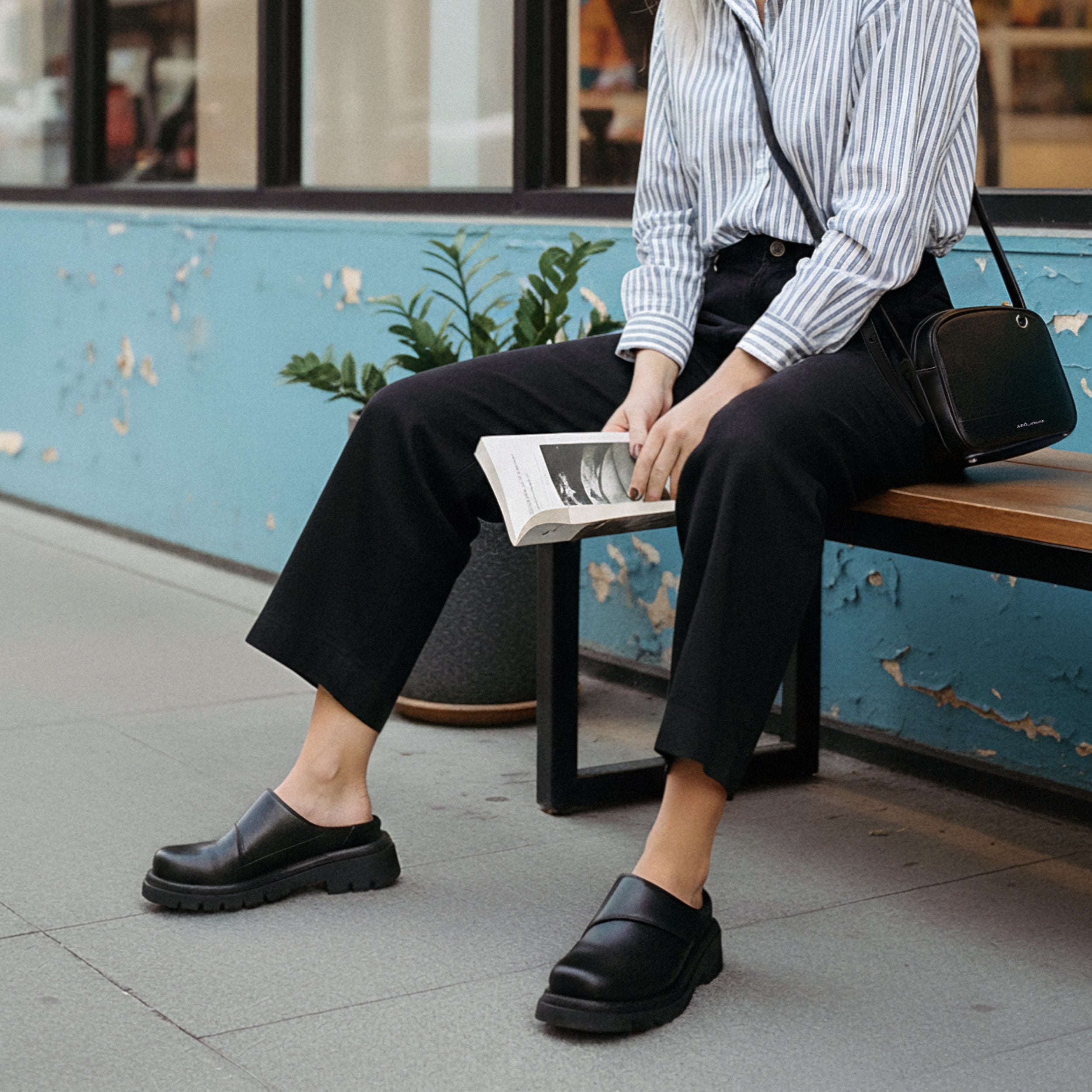 CLOG IRIS COURO ADÔ COR PRETO
