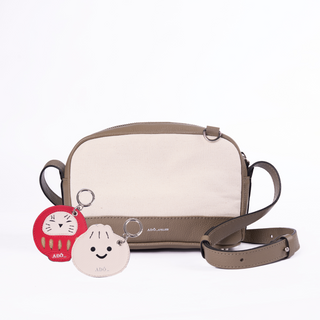 KIT BOLSA LULLIS CINZA FENDI + 2 CHARMS