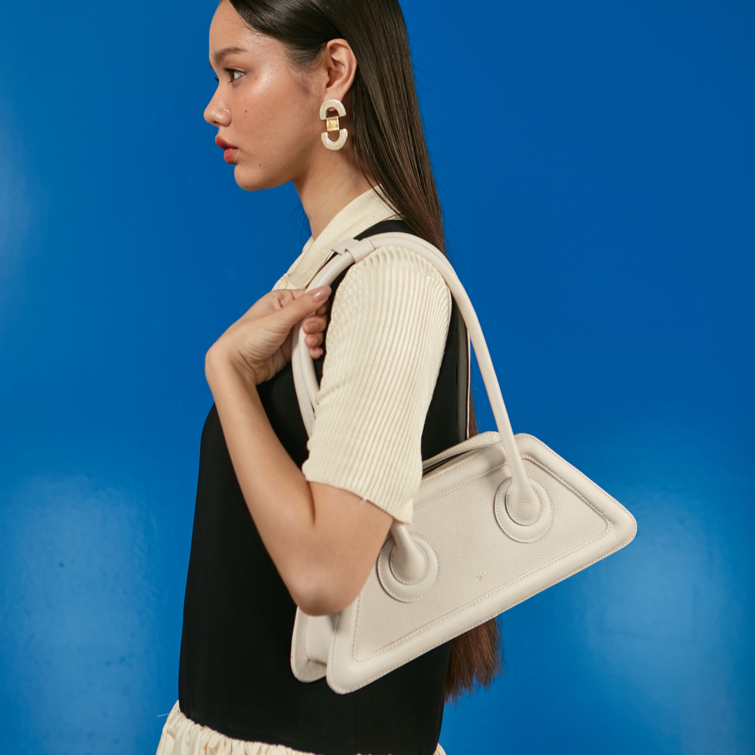 BOLSA SPAGHETTI COURO ADÔ COR BRANCO LATTE