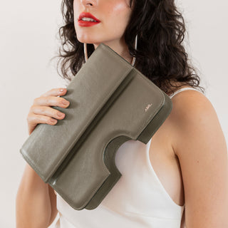 Bolsa Opening Couro Adô Cor Cinza Fendi