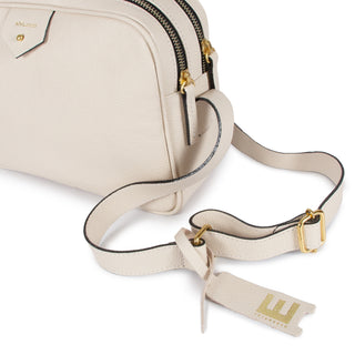BOLSA CLA E MEDIA COURO ADÔ COR BRANCO LATTE