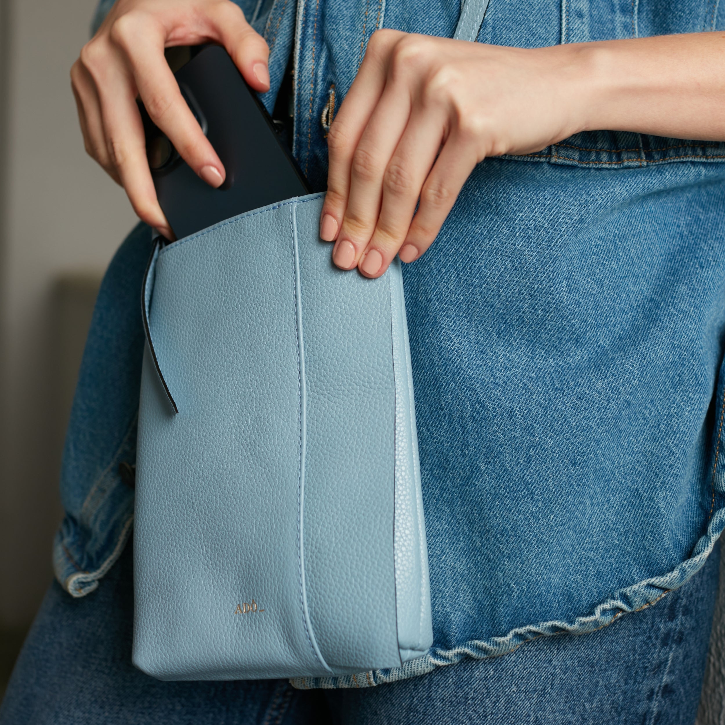 Bolsa Porta Celular Umbra Adô Cor Azul Glacial