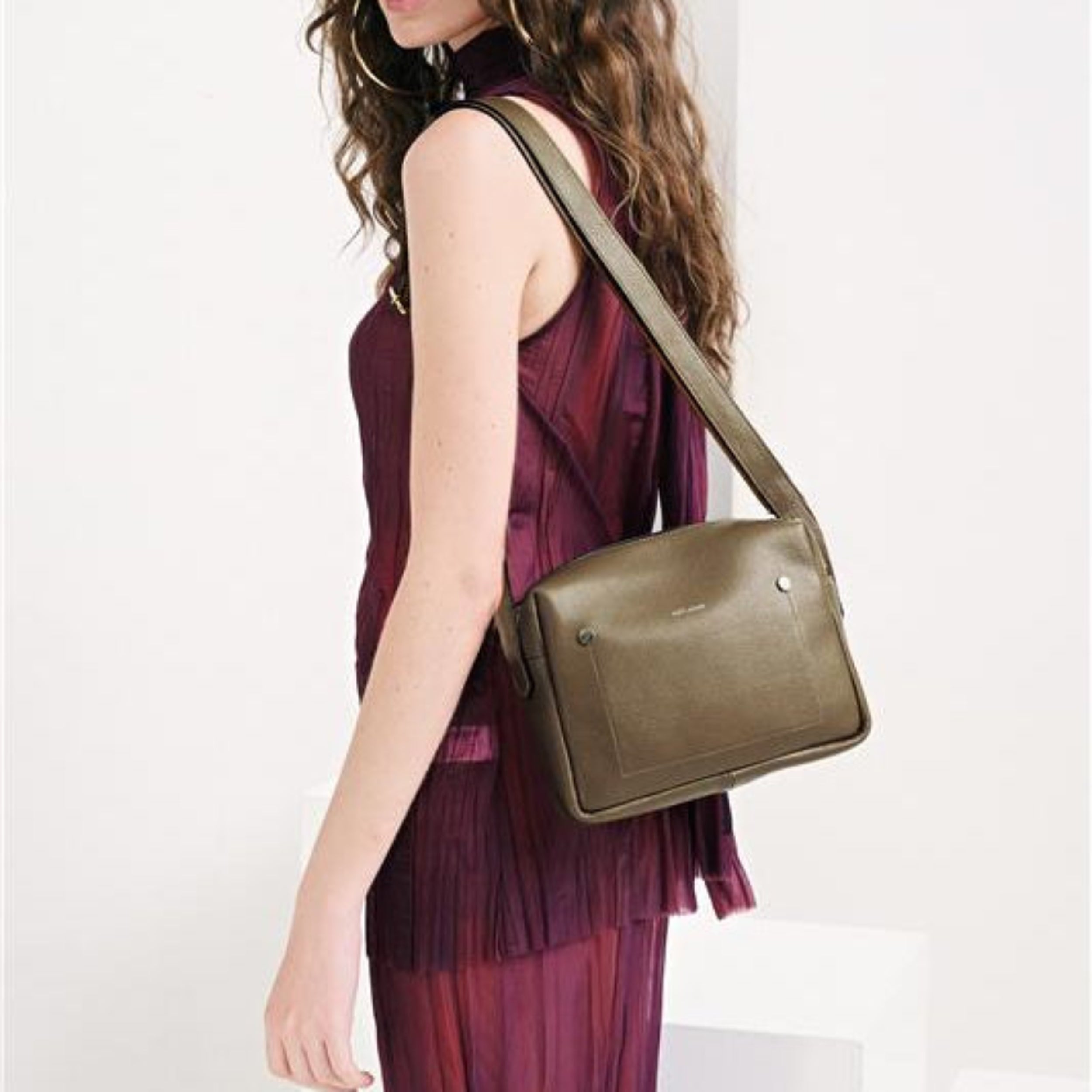 Bolsa Block Essencial Couro Adô Cor Cinza Fendi