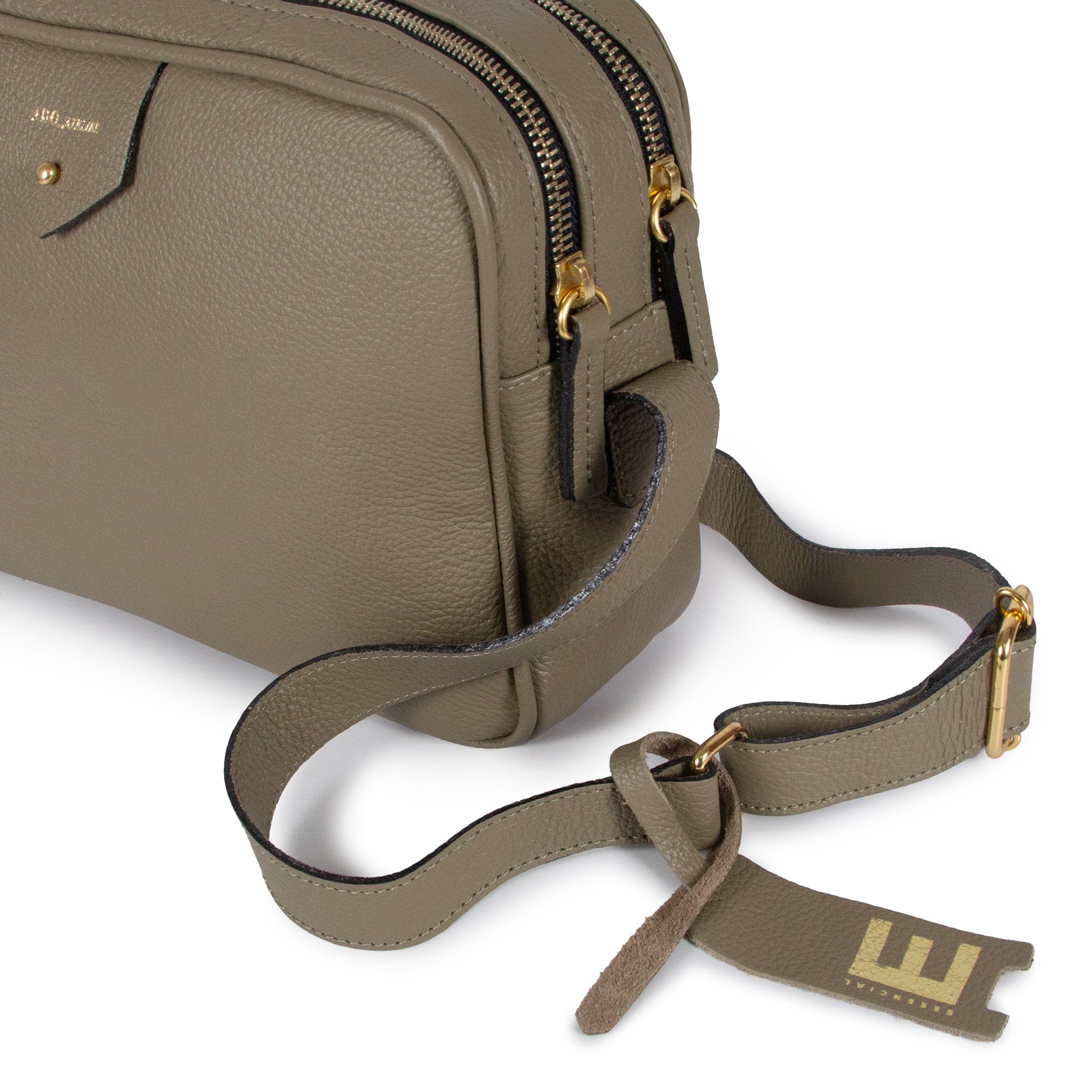 BOLSA CLA E MEDIA COURO ADÔ COR CINZA FENDI