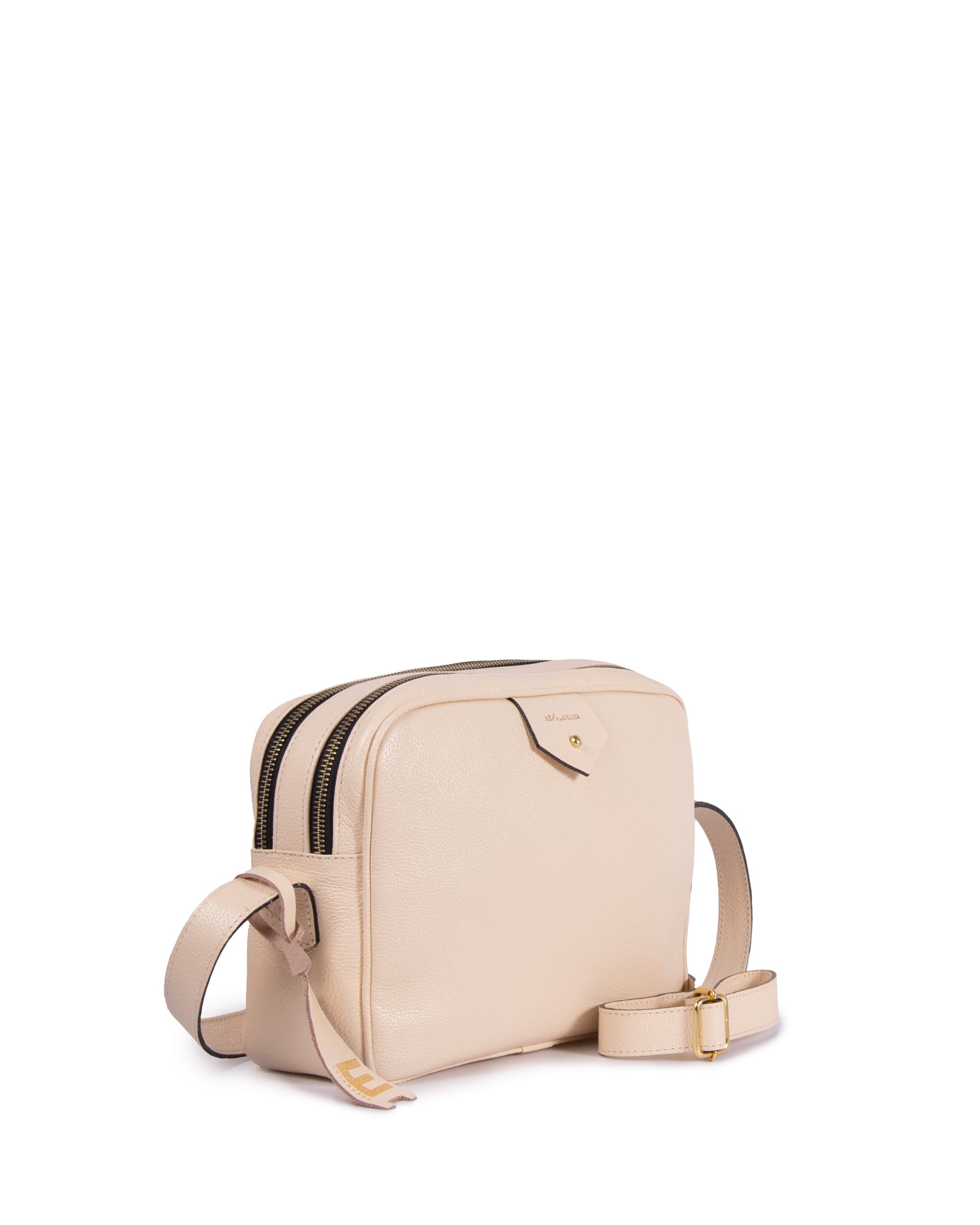 Bolsa Cla Media Essencial Couro Adô Cor Creme Brulee