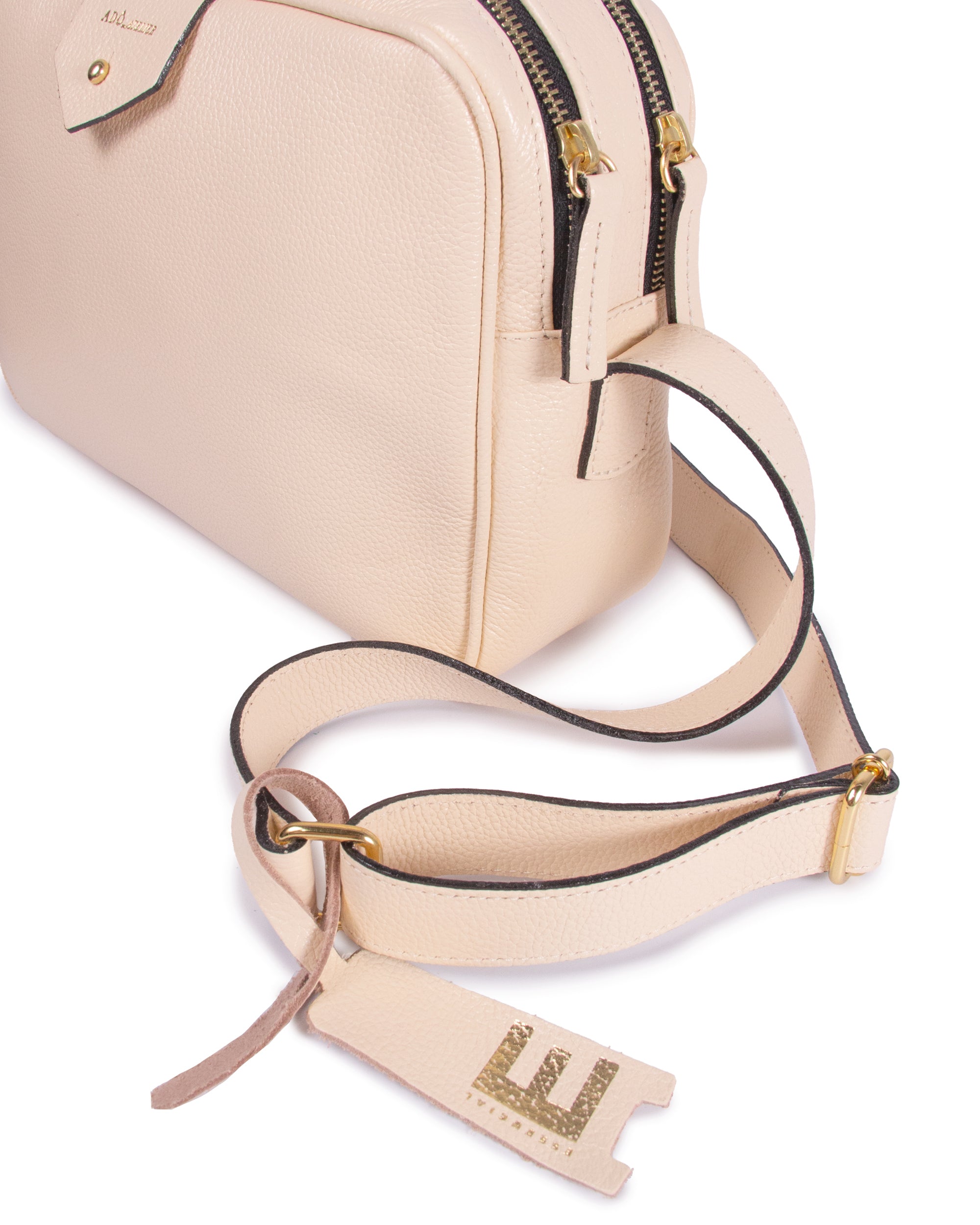 Bolsa Cla Media Essencial Couro Adô Cor Creme Brulee