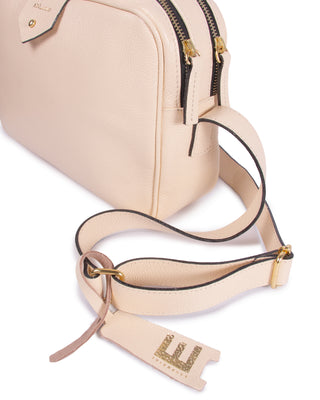 Bolsa Cla Media Essencial Couro Adô Cor Creme Brulee