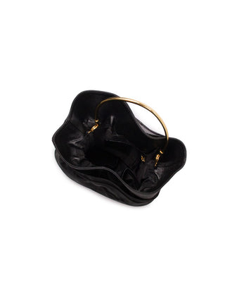 detalhe alça de aro metálico dourado bolsa bucket ADÔ