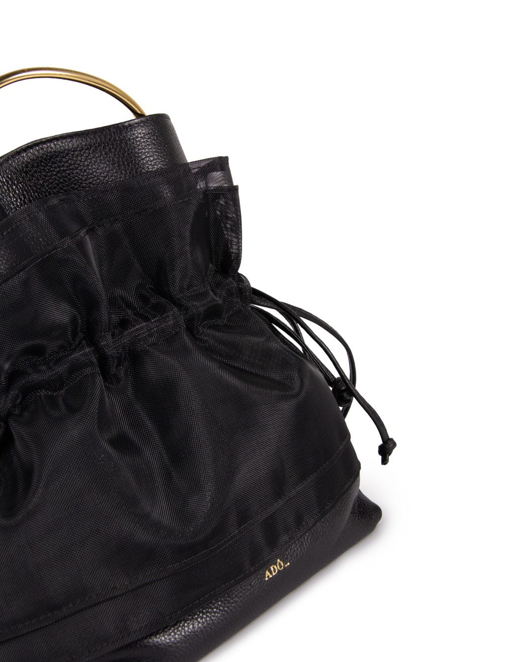 bolsa bucket couro preta com tela removível – ADÔ Atelier