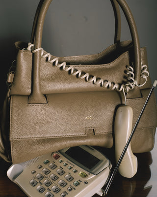 Bolsa Collab Amanda Média Couro Adô Cor Cinza Fendi