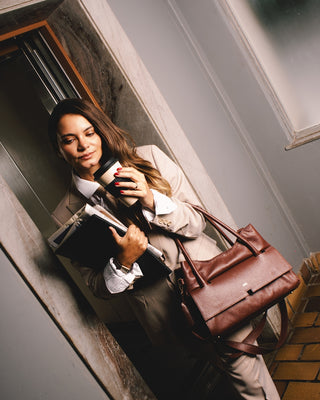 Bolsa Collab Amanda Média Couro Adô Cor Marrom Cacau