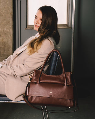 Bolsa Collab Amanda Média Couro Adô Cor Marrom Cacau