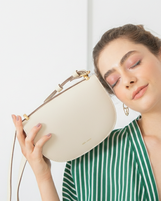 Bolsa Oli Pequena Couro Adô Cor Creme Brulee