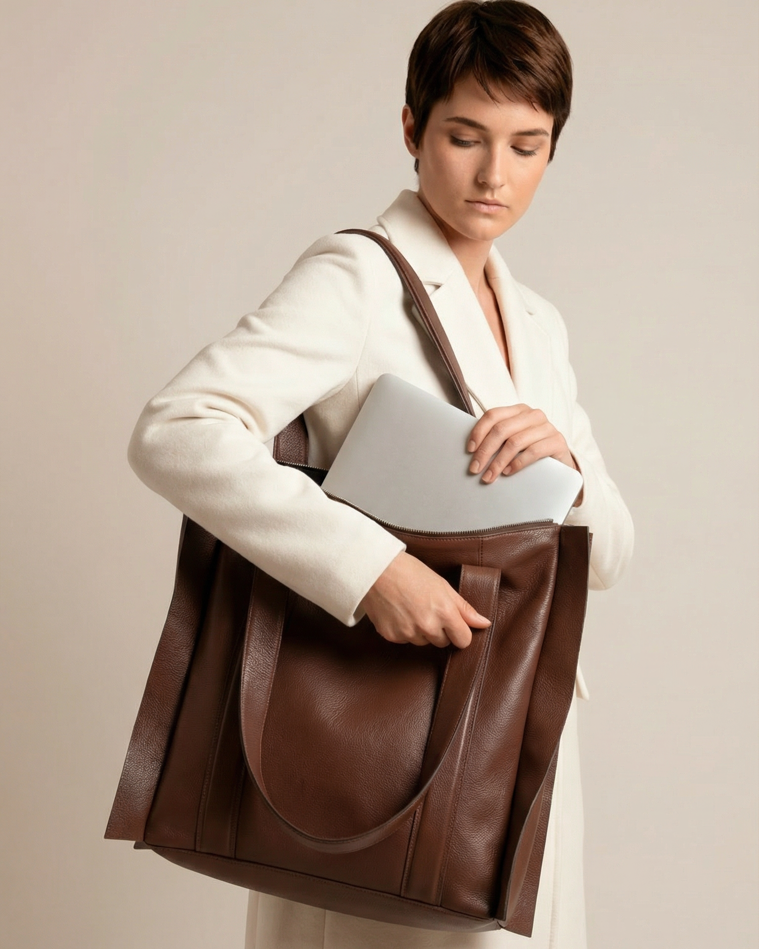 Bolsa Umbra Couro Adô Cor Marrom Cacau