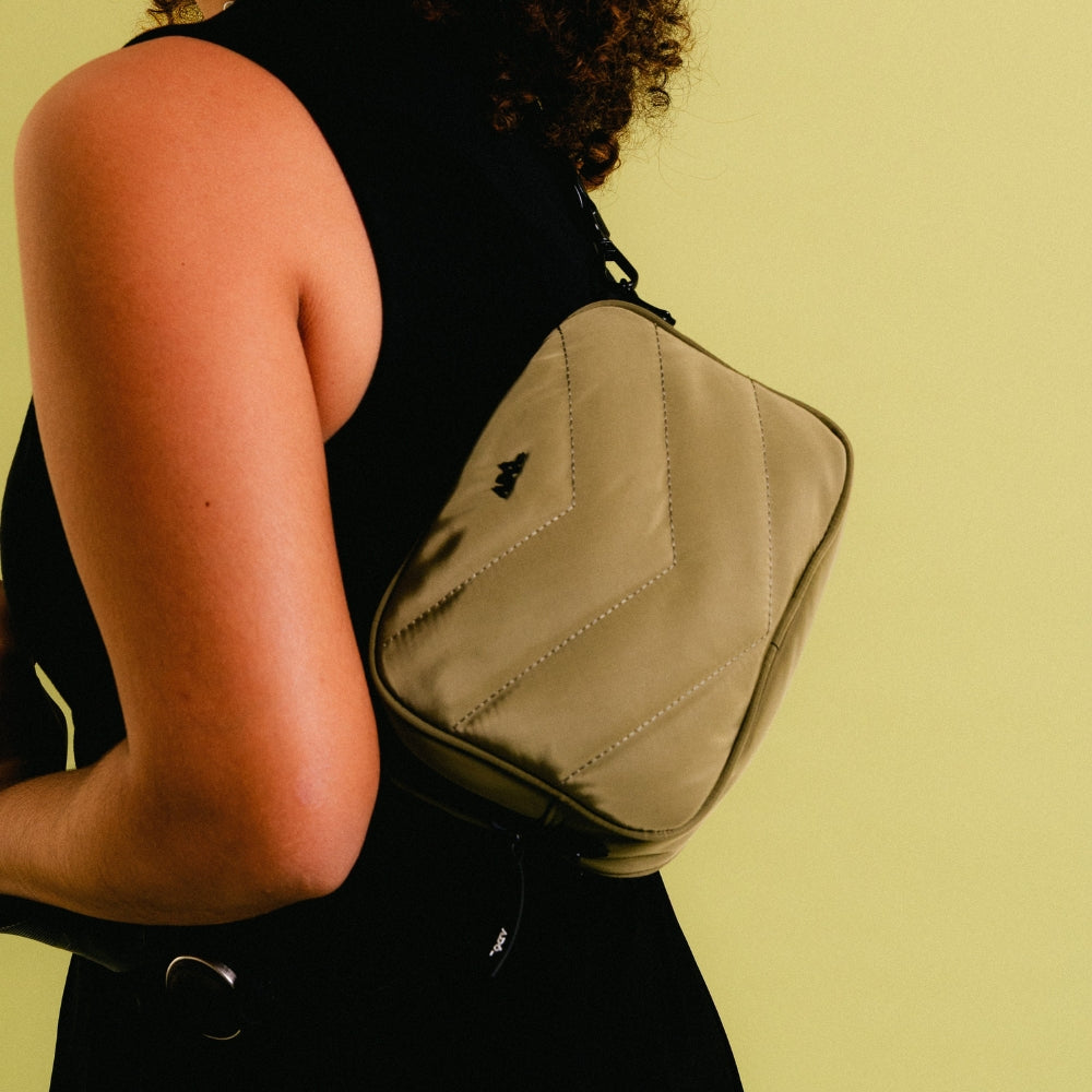 BOLSA CLA PEQUENA NYLON MATTE COR VERDE MATTE