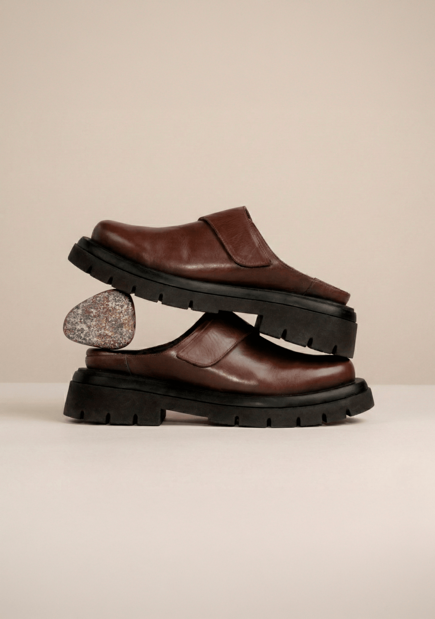 Clog Iris Couro Adô Cor Marrom Cacau - ADÔ