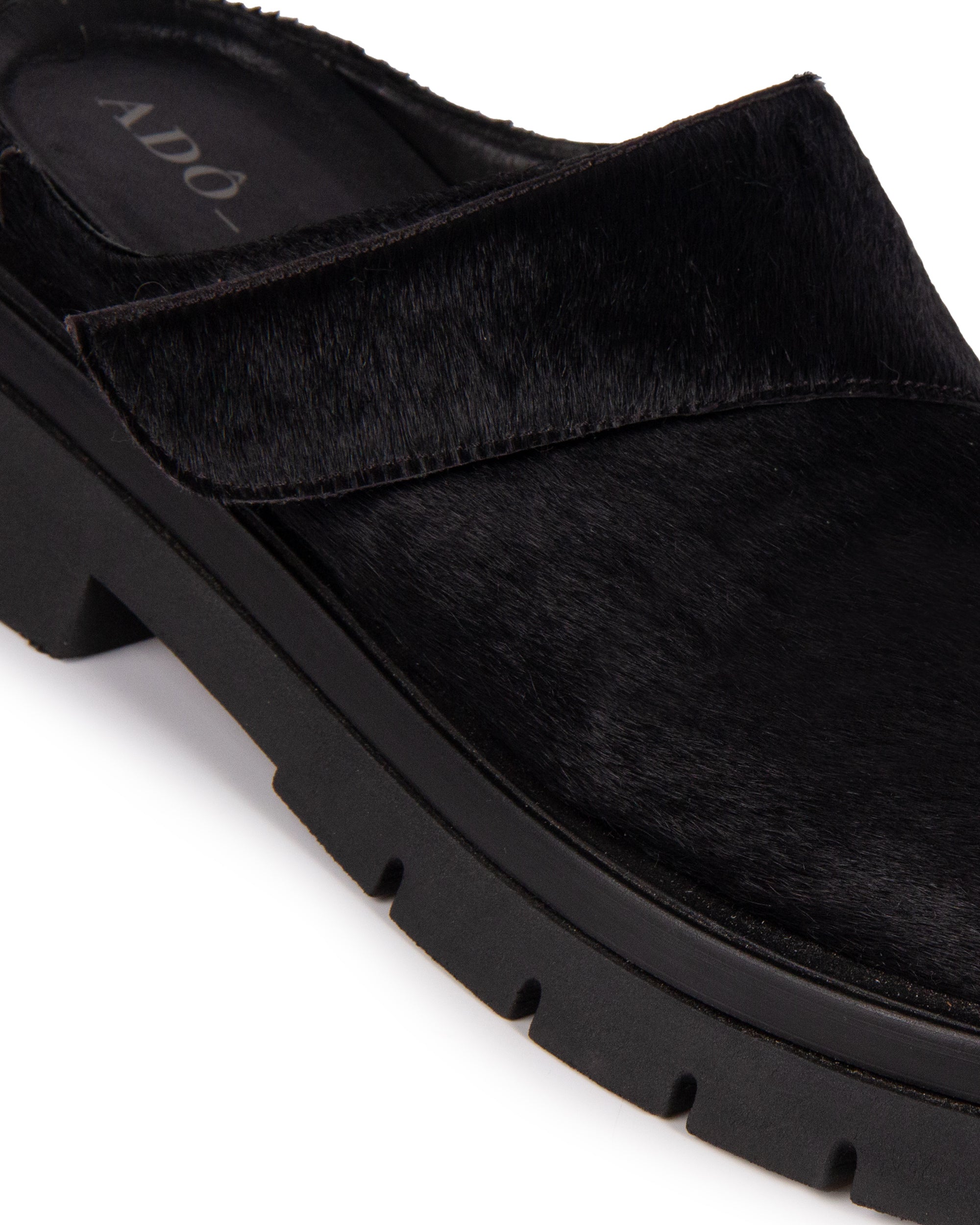Clog Iris Couro com Pelo Adô Cor Preto