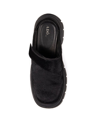 Clog Iris Couro com Pelo Adô Cor Preto