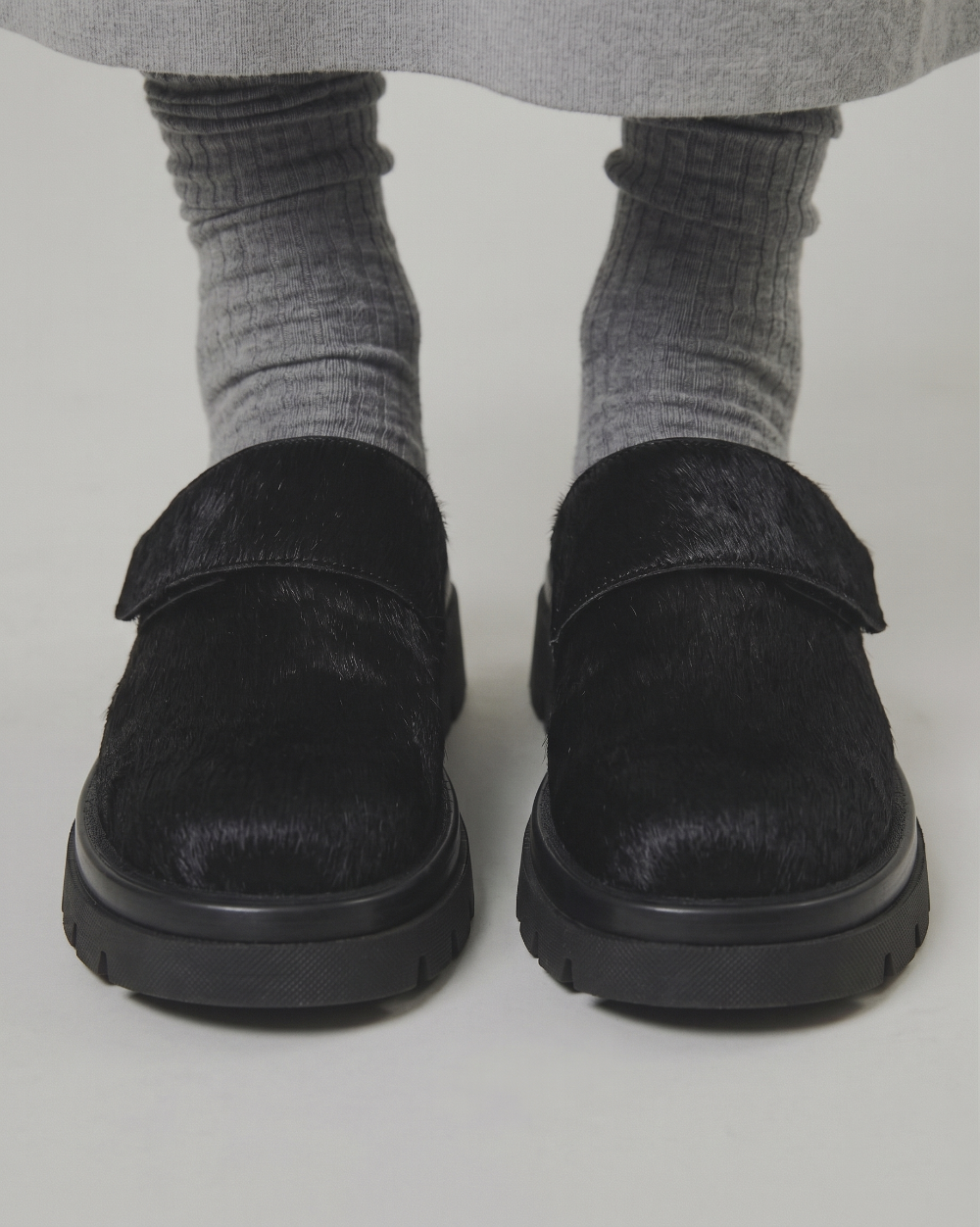Clog Iris Couro com Pelo Adô Cor Preto