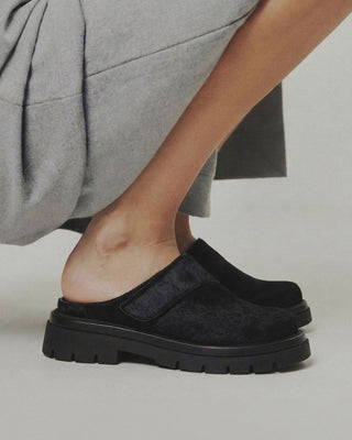 Clog Iris Couro com Pelo Adô Cor Preto
