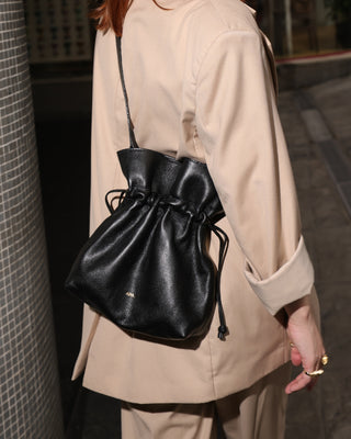 Bolsa Bucket de Couro Feminina Preta — Collab Savana Sá