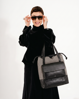 Bolsa Mochila Collab Cris G Couro Preto Neoprene Cimento