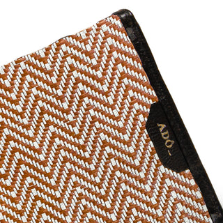 Maxi Carteira Rafia Adô Chevron Marrom